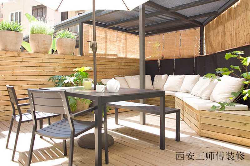顶层公寓阳台简约自然风情装饰图