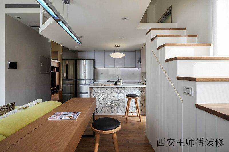 简约现代风格复式简易楼梯设计装修图