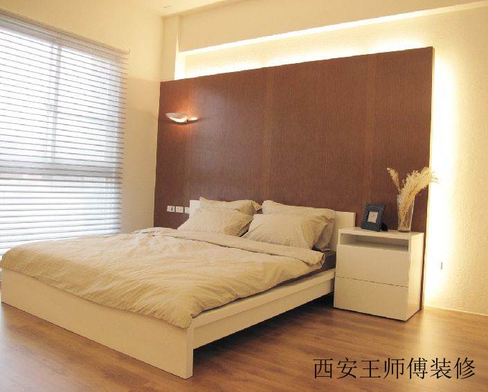 极简主义卧室床头背景装饰图