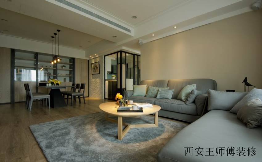 悠闲美式客厅小桌装饰图