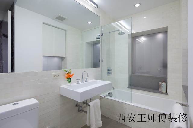白色简约卫生间室内设计