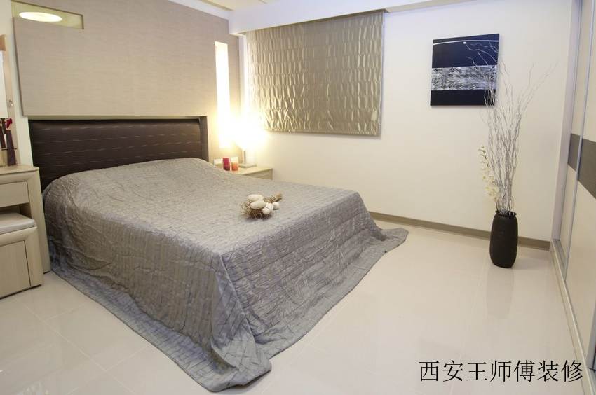 灰白简约现代卧室案例图