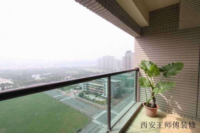 简约现代阳台玻璃护栏设计