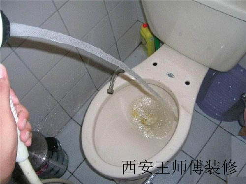 坐式马桶堵了咋办 快速疏通马桶的5大技巧