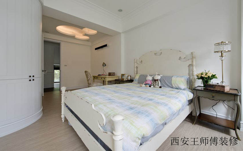 简约美式风格卧室装修效果图