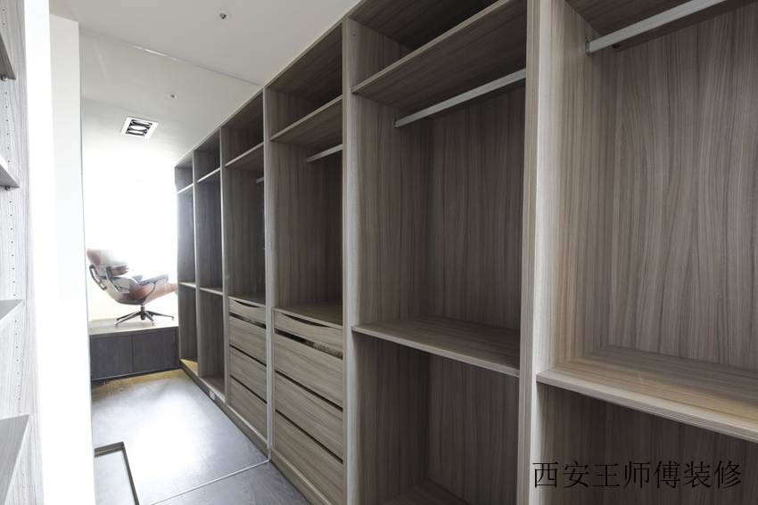 现代简约家居衣柜展示