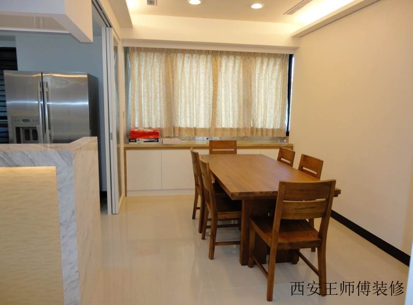 现代简约餐厅原木餐桌椅装饰效果图