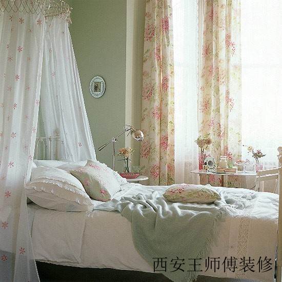 碎花田园风卧室窗帘装饰图