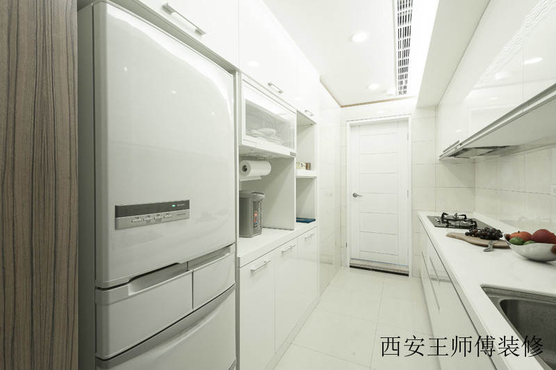 纯白现代家庭厨房装饰欣赏图
