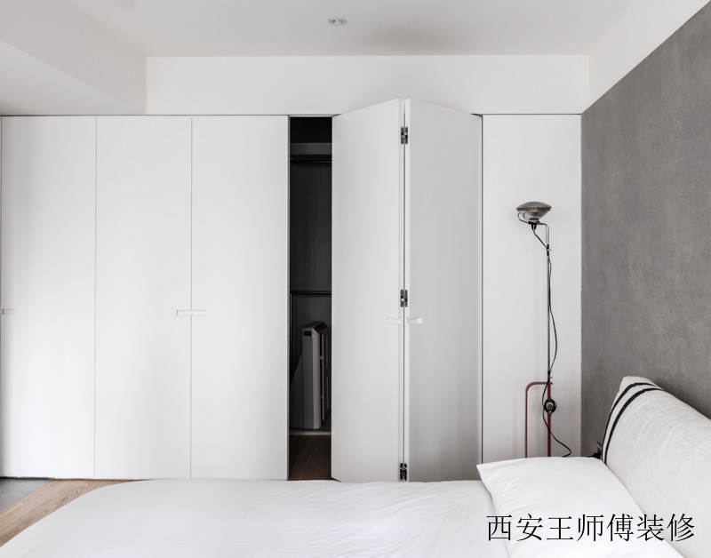 时尚简约卧室白色衣柜装饰图