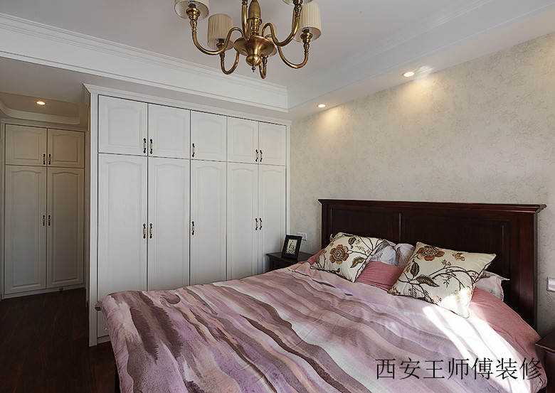 美式简约卧室不规则衣柜订制设计欣赏图