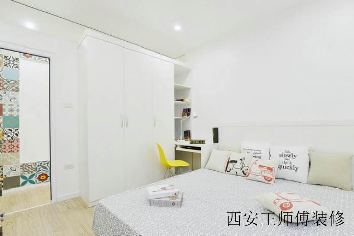 简洁北欧卧室白色衣柜设计