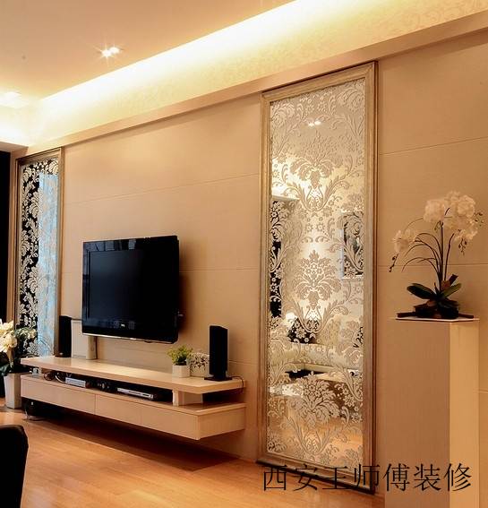 2013客厅隐形门电视背景墙装修案例图