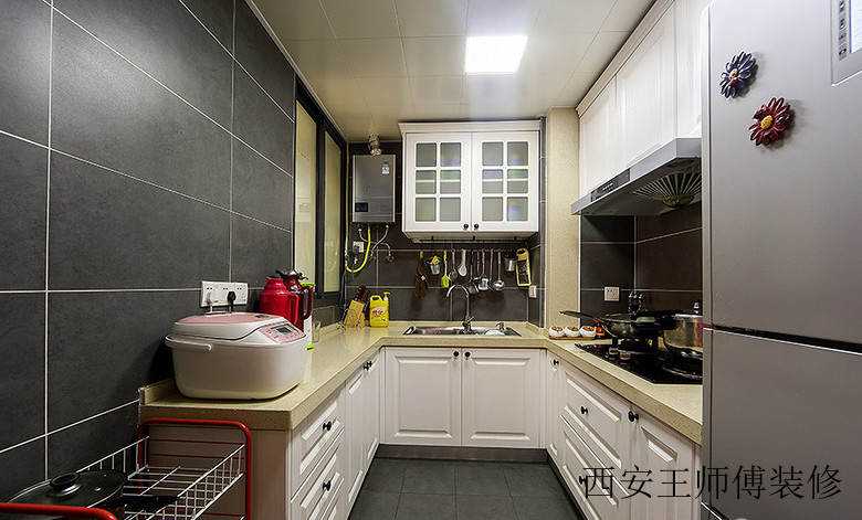 简约田园风厨房U型橱柜装饰图