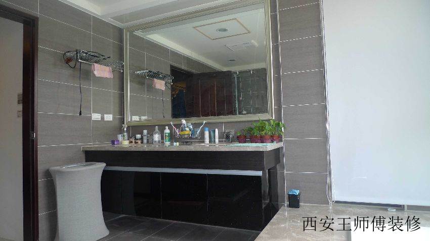 现代家居卫生间 黑色浴室柜鉴赏