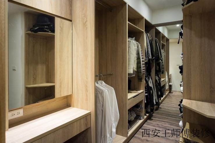 实木简约公寓衣帽间设计