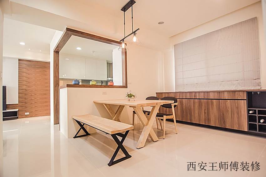 休闲美式餐厅 实木餐桌椅装饰图
