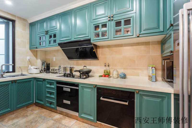 蓝绿色唯美美式风格厨房UV烤漆板橱柜门板装饰图