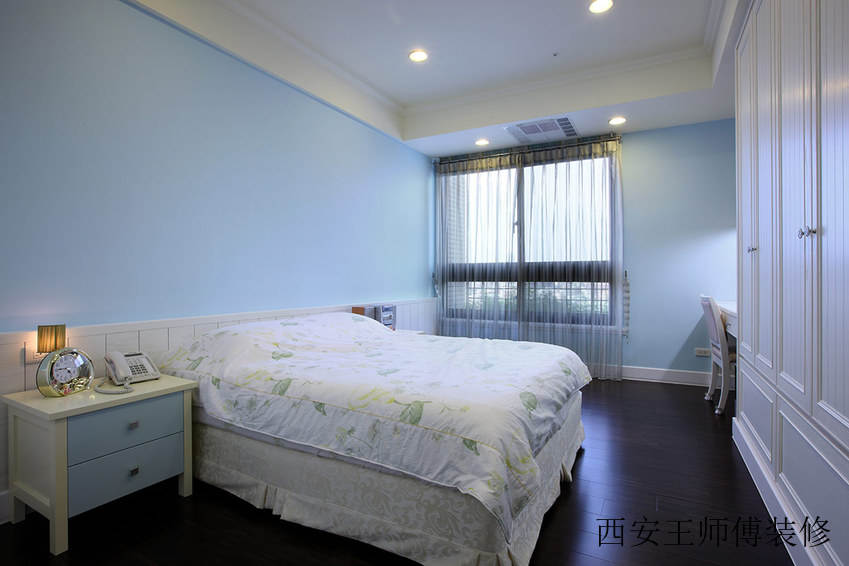 蓝色清爽现代卧室 背景墙装潢图