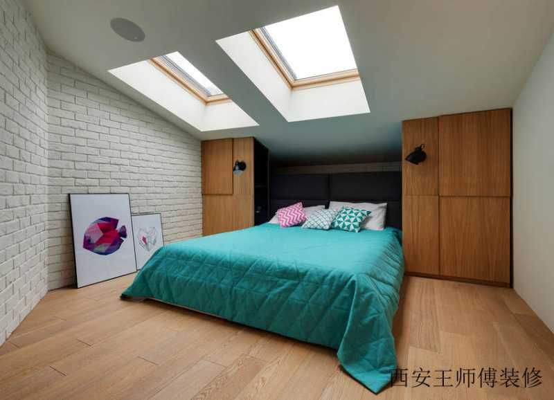 简约斜顶阁楼卧室木质衣柜效果图