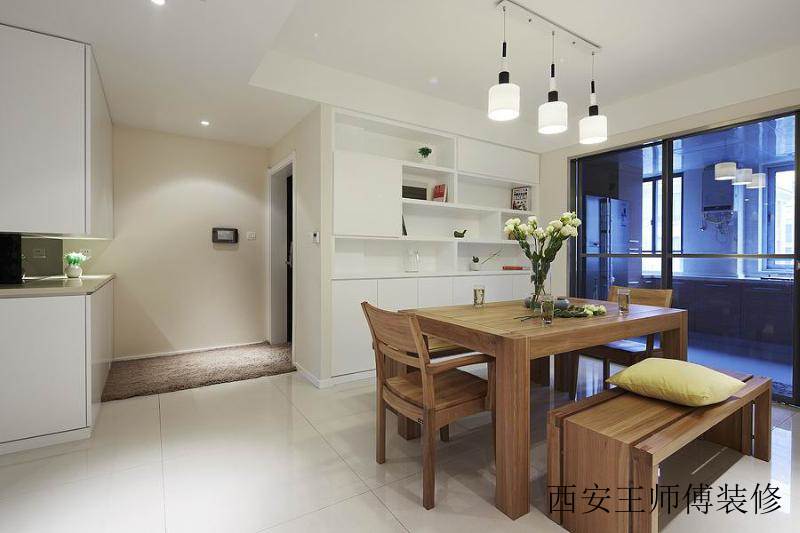 现代简约餐厅原木家具装饰图