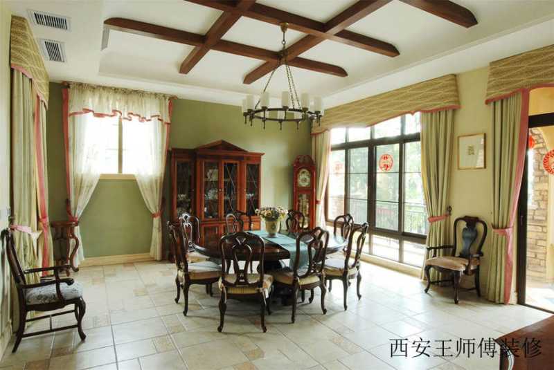 美式乡村别墅餐厅装修图