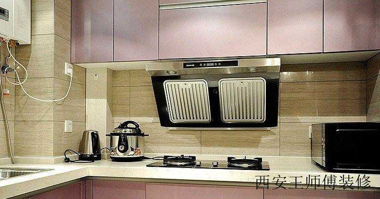 优雅现代厨房油烟机安装