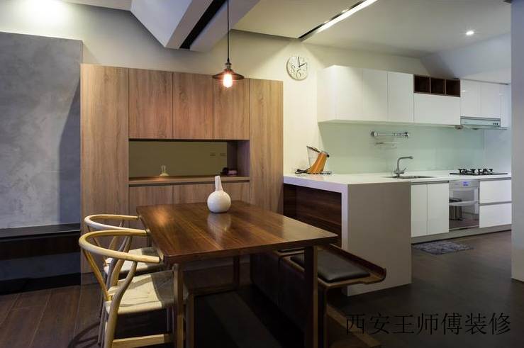 实木简约家装餐厅案例图