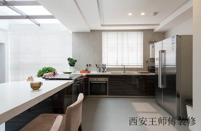 现代简约复式厨房设计装修图