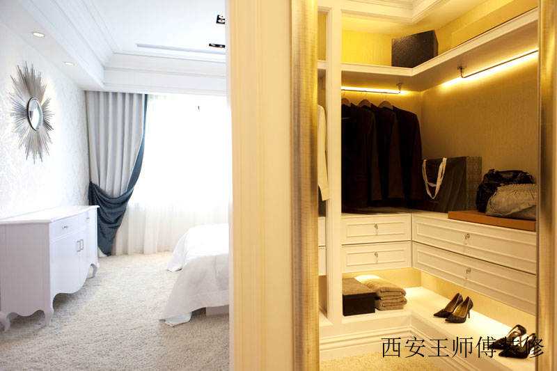 现代欧式卧室带衣帽间设计