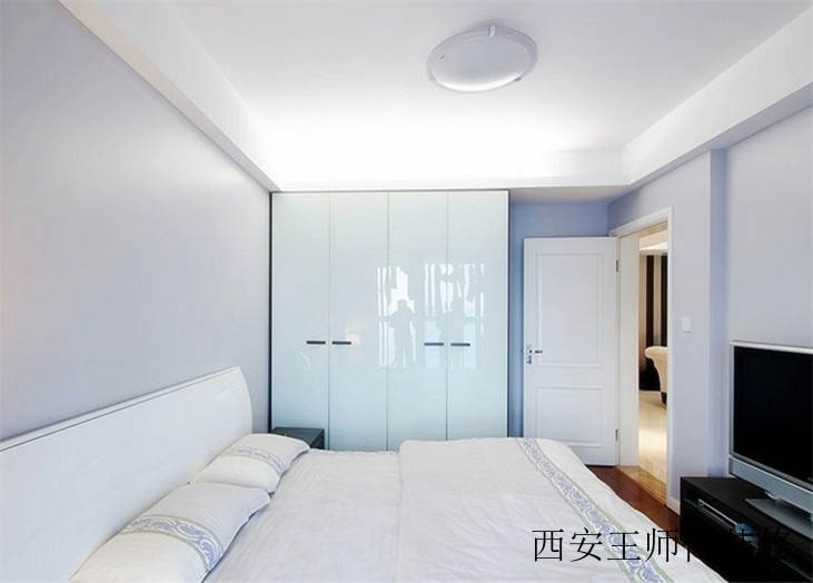简约雅致白卧室衣柜效果图