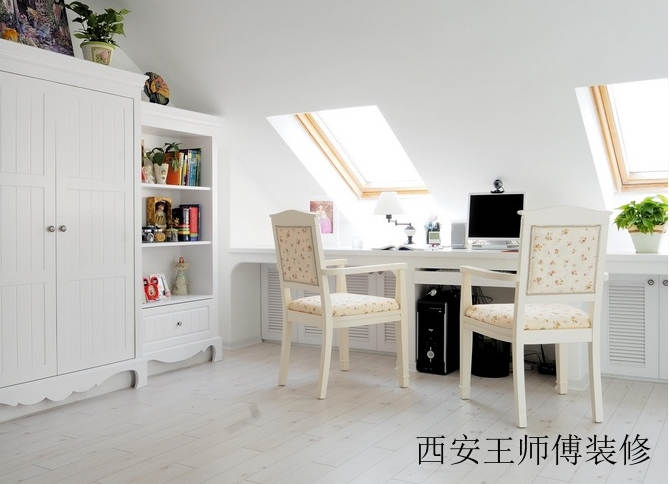 简约地中海风格阁楼书房设计