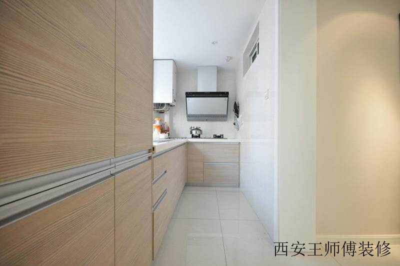 简约设计厨房L型橱柜装饰图