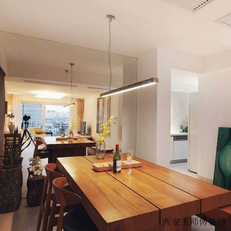 时尚简约餐厅实木餐桌装饰图