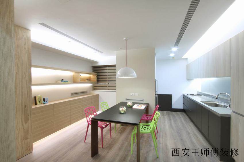 实木现代餐厨房一体案例图