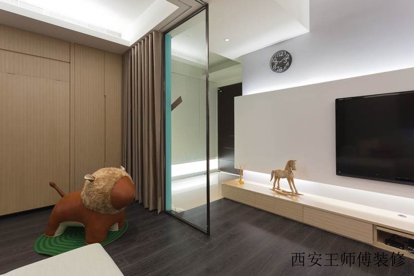 简约宜家家居室内玻璃半隔断装饰图