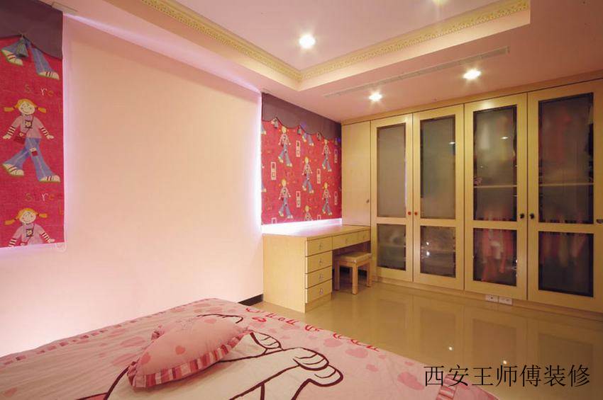 混搭风格卧室衣柜装饰图