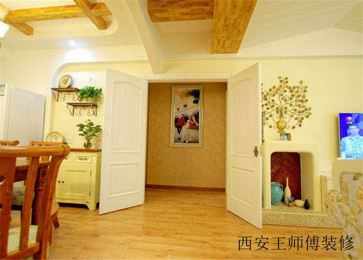 欧式田园风家居白色门装饰图