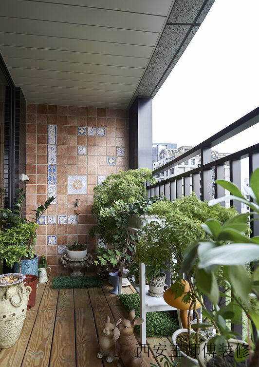现代家居阳台实木地板装饰效果图