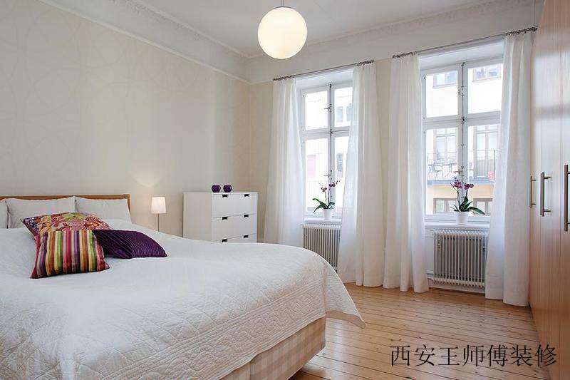 白色简约美式风格卧室窗帘装饰效果图