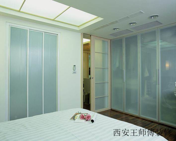 时尚简约设计 卧室推拉门装饰图