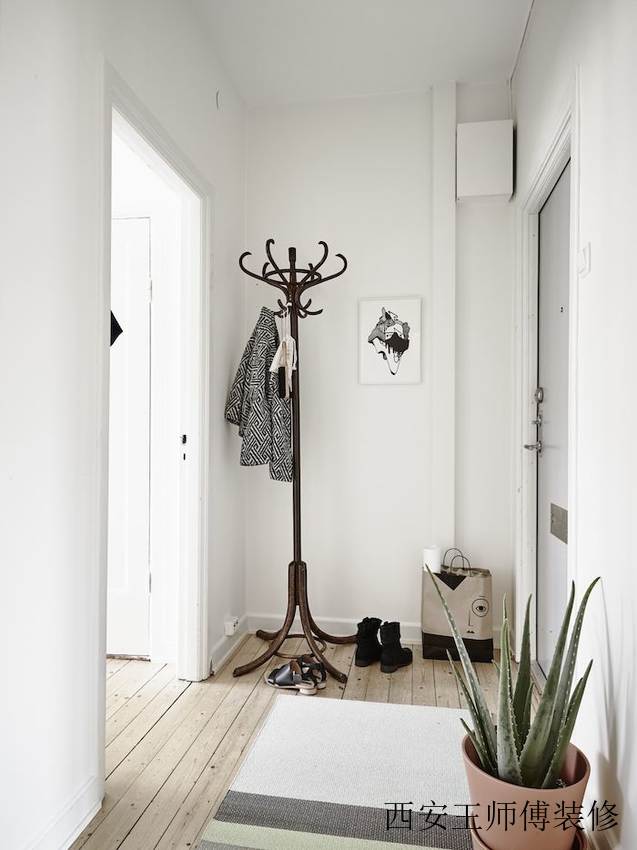 简约北欧风格小玄关设计装修图