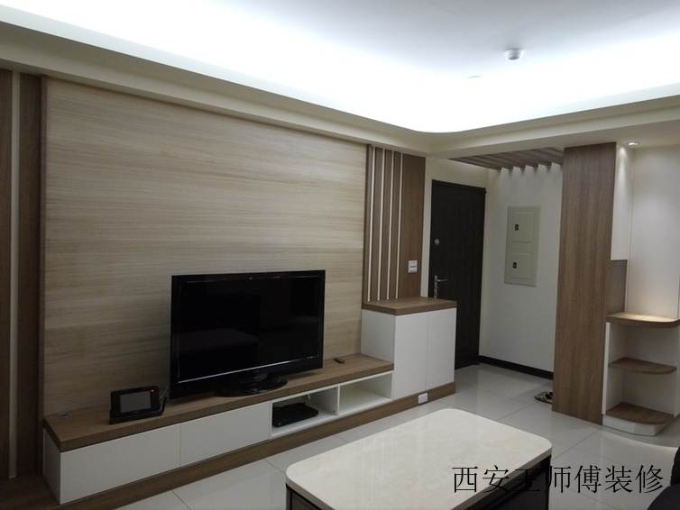 简约现代原木电视背景墙装饰图
