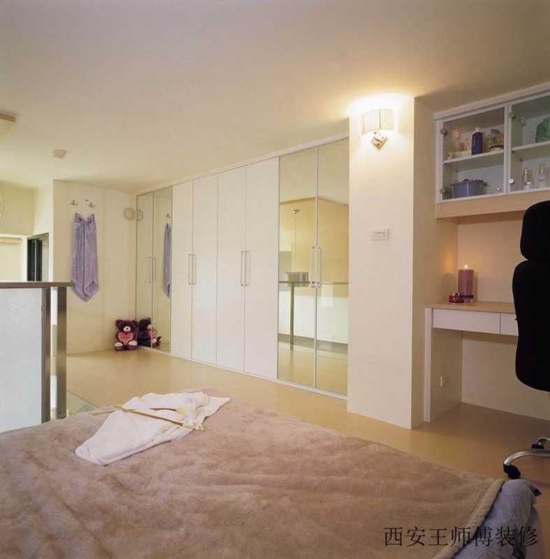 简约二居主卧室设计装修案例图
