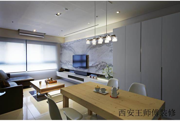 现代简约家居餐厅 松木餐桌装饰