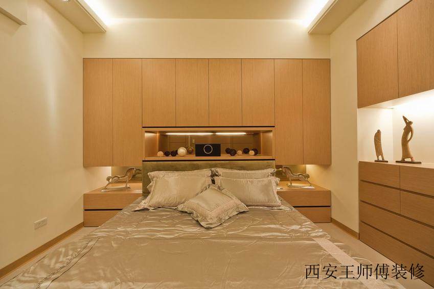 原木现代卧室床头吊柜设计
