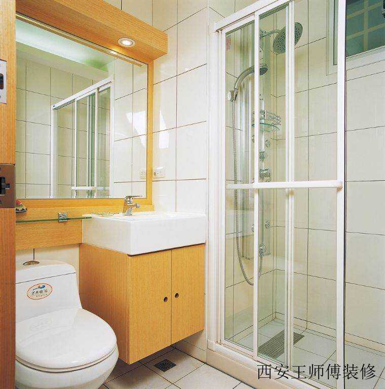 简约现代 卫生间淋浴房隔断装修图