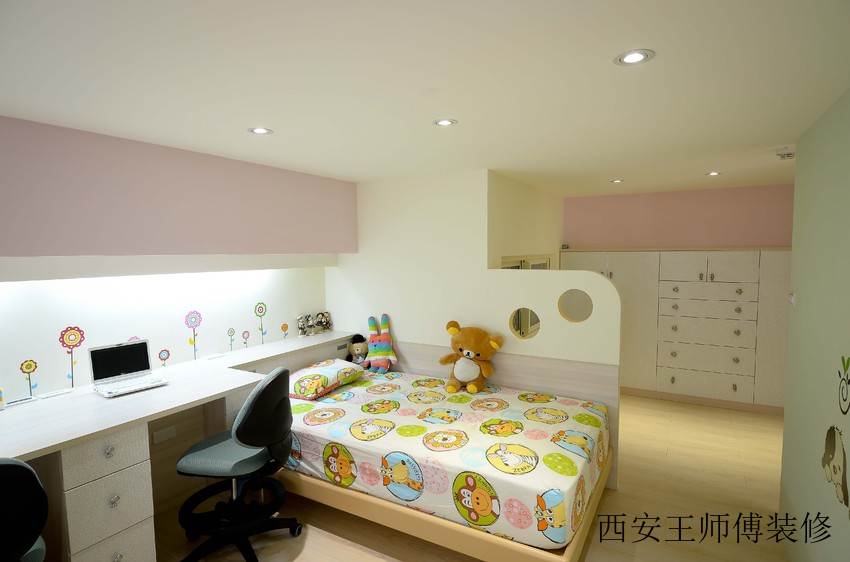 简约现代儿童房隔断装修图