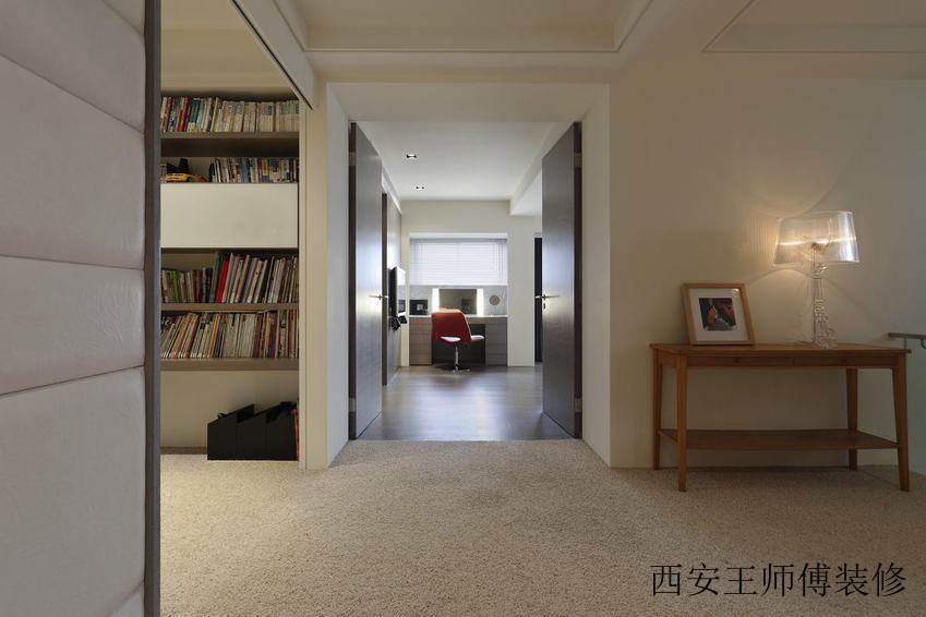 现代简约二居过道装修效果图