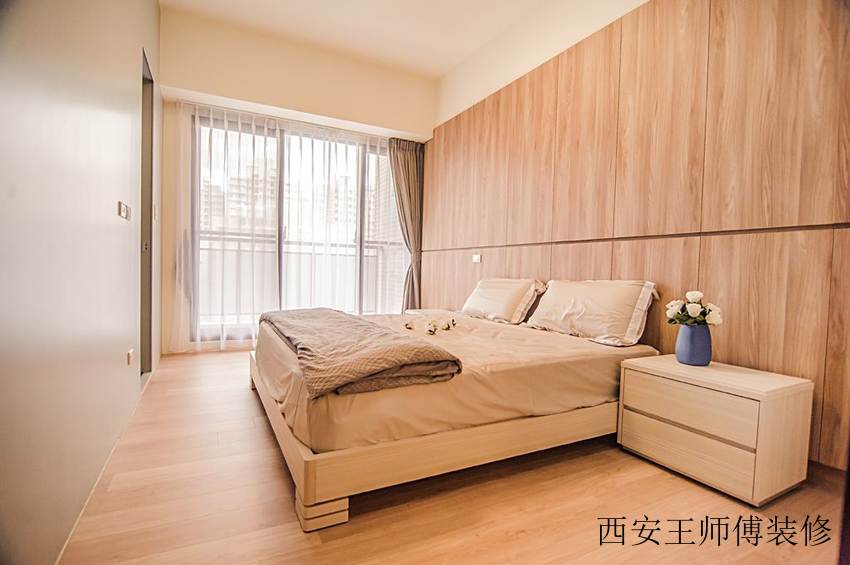 休闲美式卧室 原木背景墙装饰图